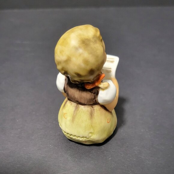 Goebel Hummel Girl with Sheet Music figurine - Picture 4 of 6